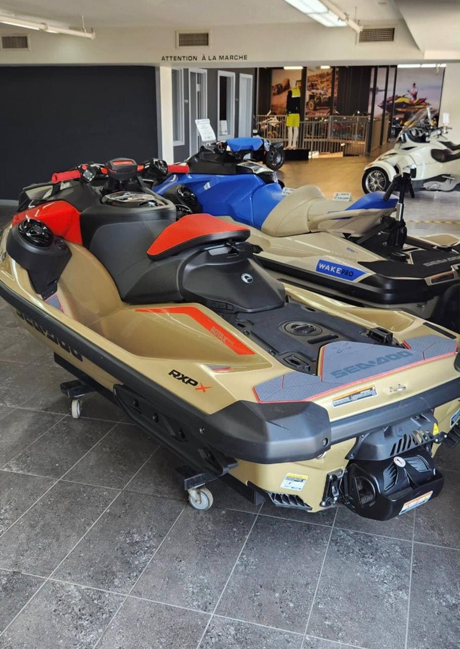 BRP Sea-Doo RXT-X 325 (2025) — фотография 6